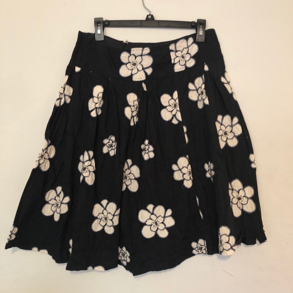 Gap knee length skirt with flowers